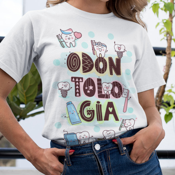 Camisa feminina personalizada com texto sobre odontologia